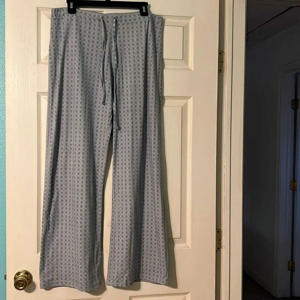 Pajama gram size L. New/no wear pajamas (Naturally Nude collection) - Picture 2 of 8